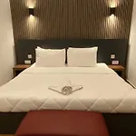Tritoni Alta 3* グジラ